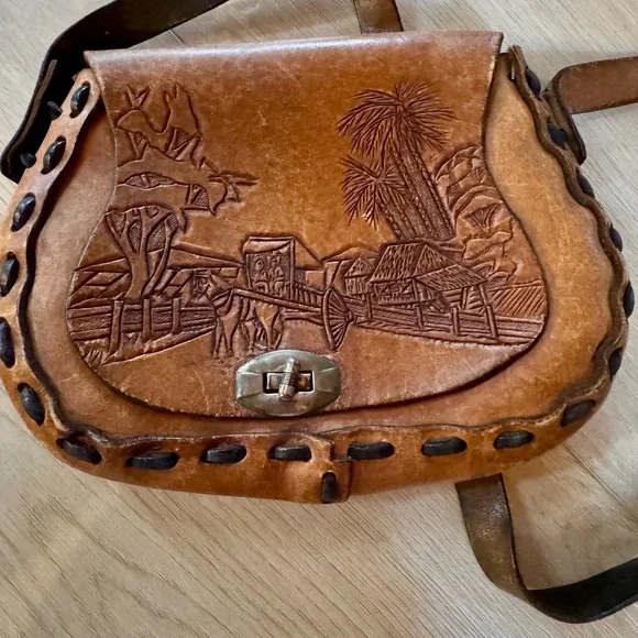 Vintage Women’s Brown Leather Purse - Picture 2 of 2